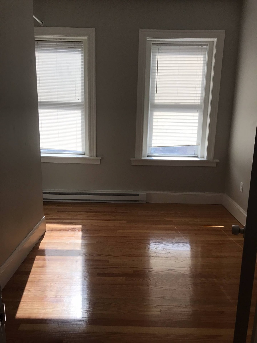 33 Chelsea St, East Boston