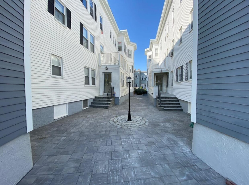 87 Winthrop Shore Dr, Winthrop