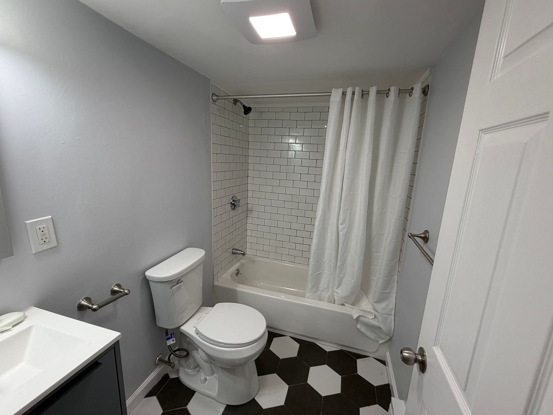 Photos of apartment on Chelsea St.,Boston MA 02128