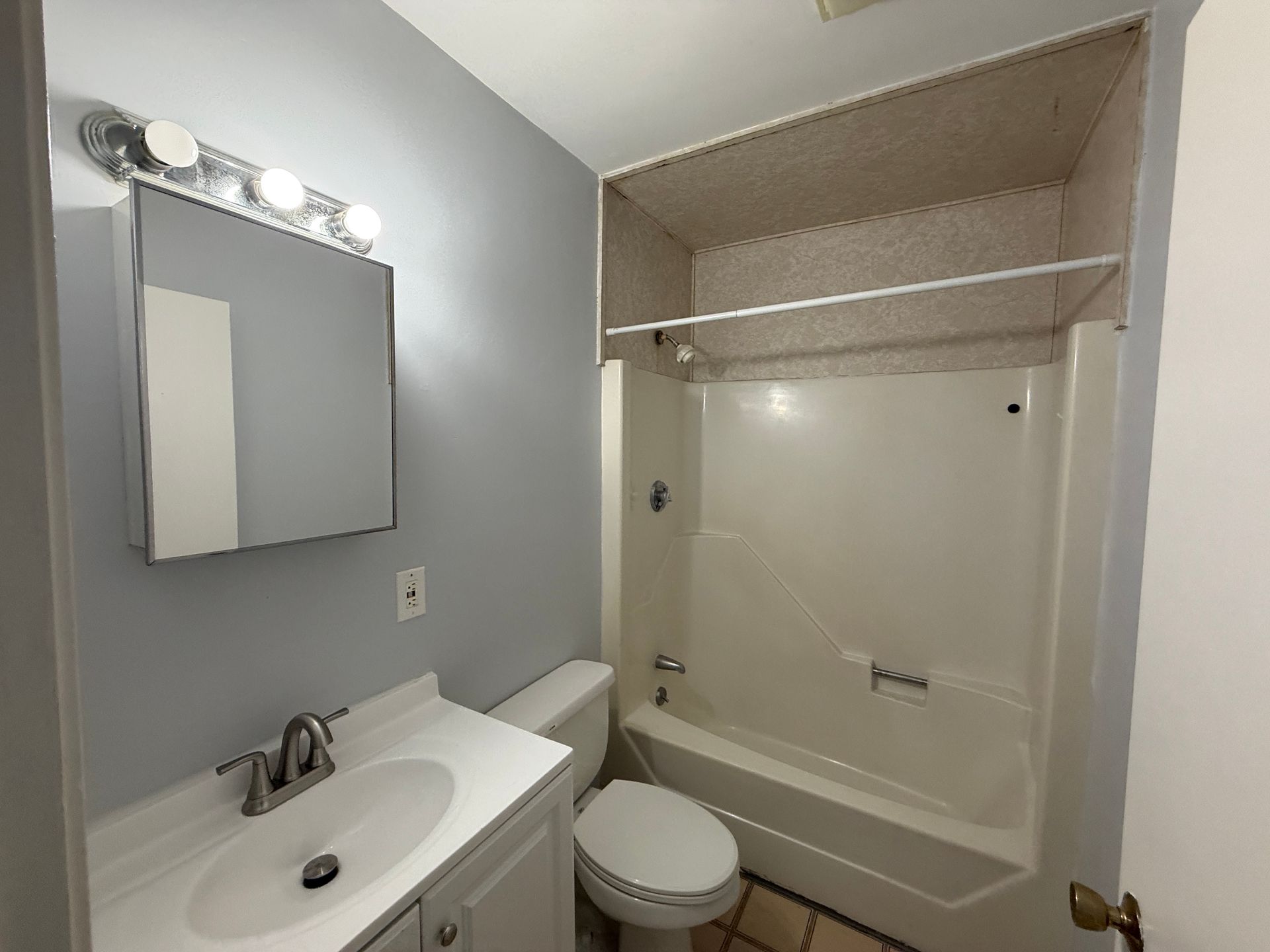 Photos of apartment on Chelsea St.,Boston MA 02128