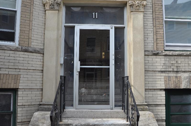 4 bed, 1 bath apartment for rent at 7 Saint Lukes Rd Unit 3, Allston — photo 9 of 11
