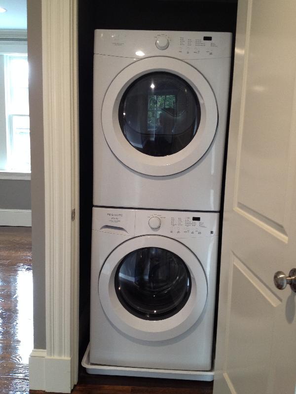 2 bed, 1 bath apartment for rent at 384 390 Langley Rd Unit 1, Newton Center — photo 3 of 5