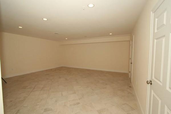 3 bed, 1.5 bath apartment for rent at 1018 Chestnut St Unit 1, Newton — photo 3 of 17