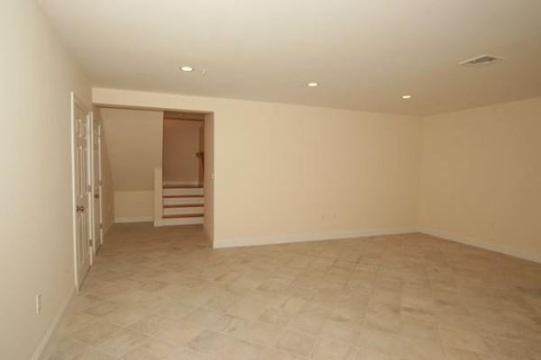 3 bed, 1.5 bath apartment for rent at 1018 Chestnut St Unit 1, Newton — photo 4 of 17