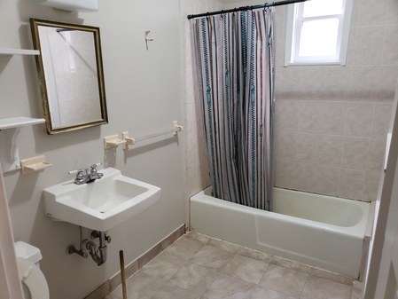 4 bed, 1 bath apartment for rent at 348 Faneuil St Unit 4, Brighton — photo 4 of 11
