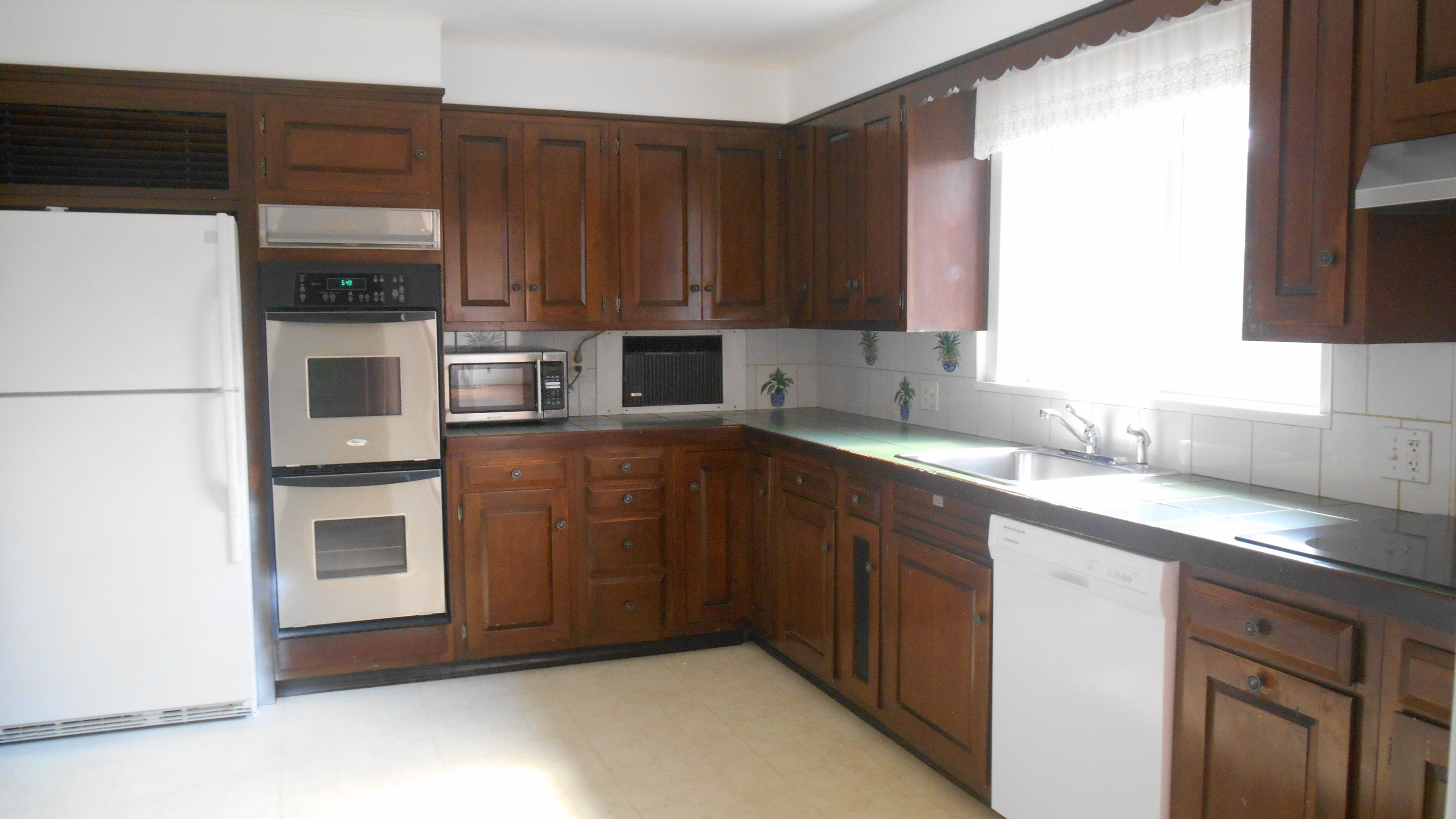 4 bed, 3.5 bath apartment for rent at 85 Stuart Rd, Newton — photo 5 of 22