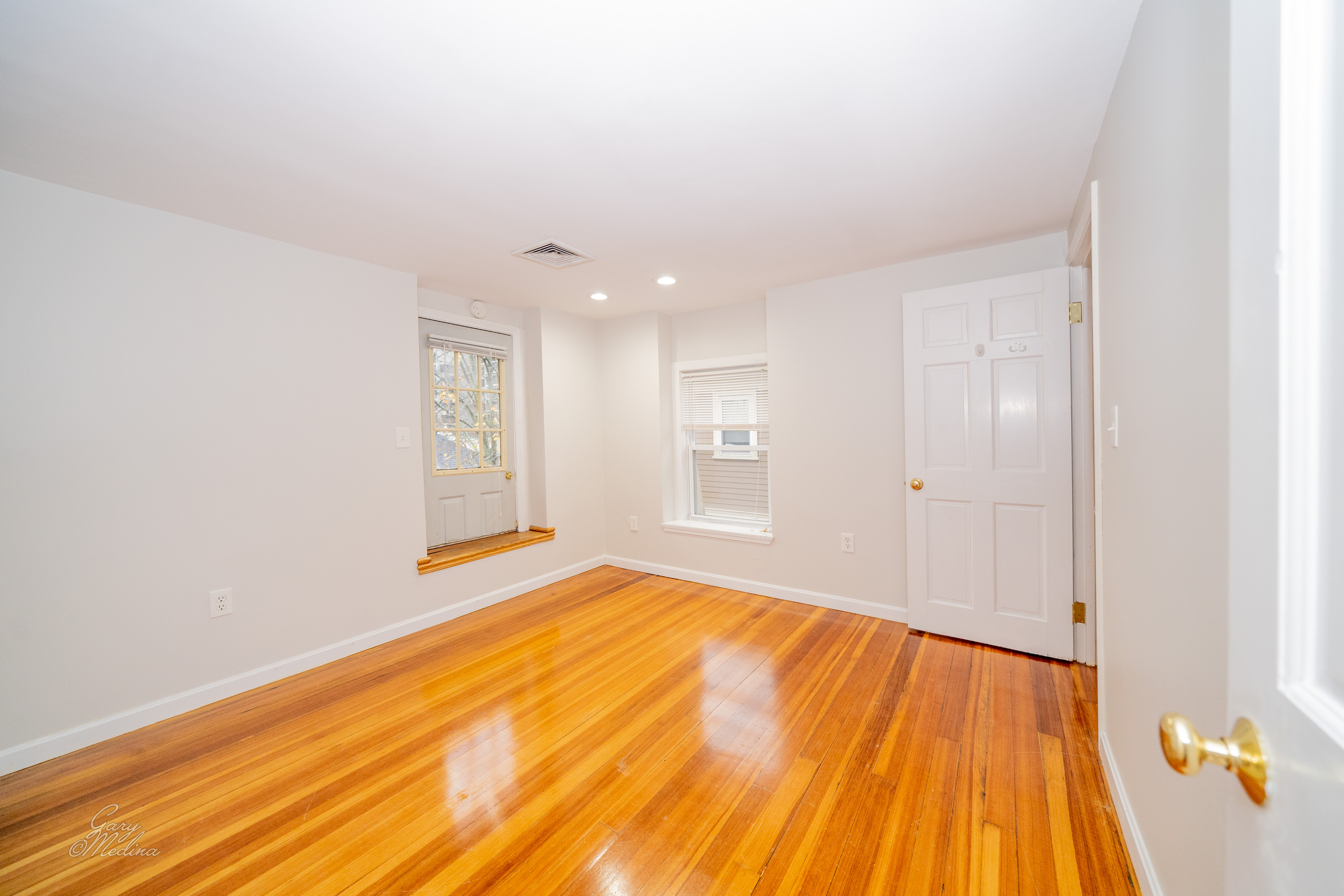 5 bed, 3 bath apartment for rent at 32 Channing St Unit 1, Newton — photo 4 of 46