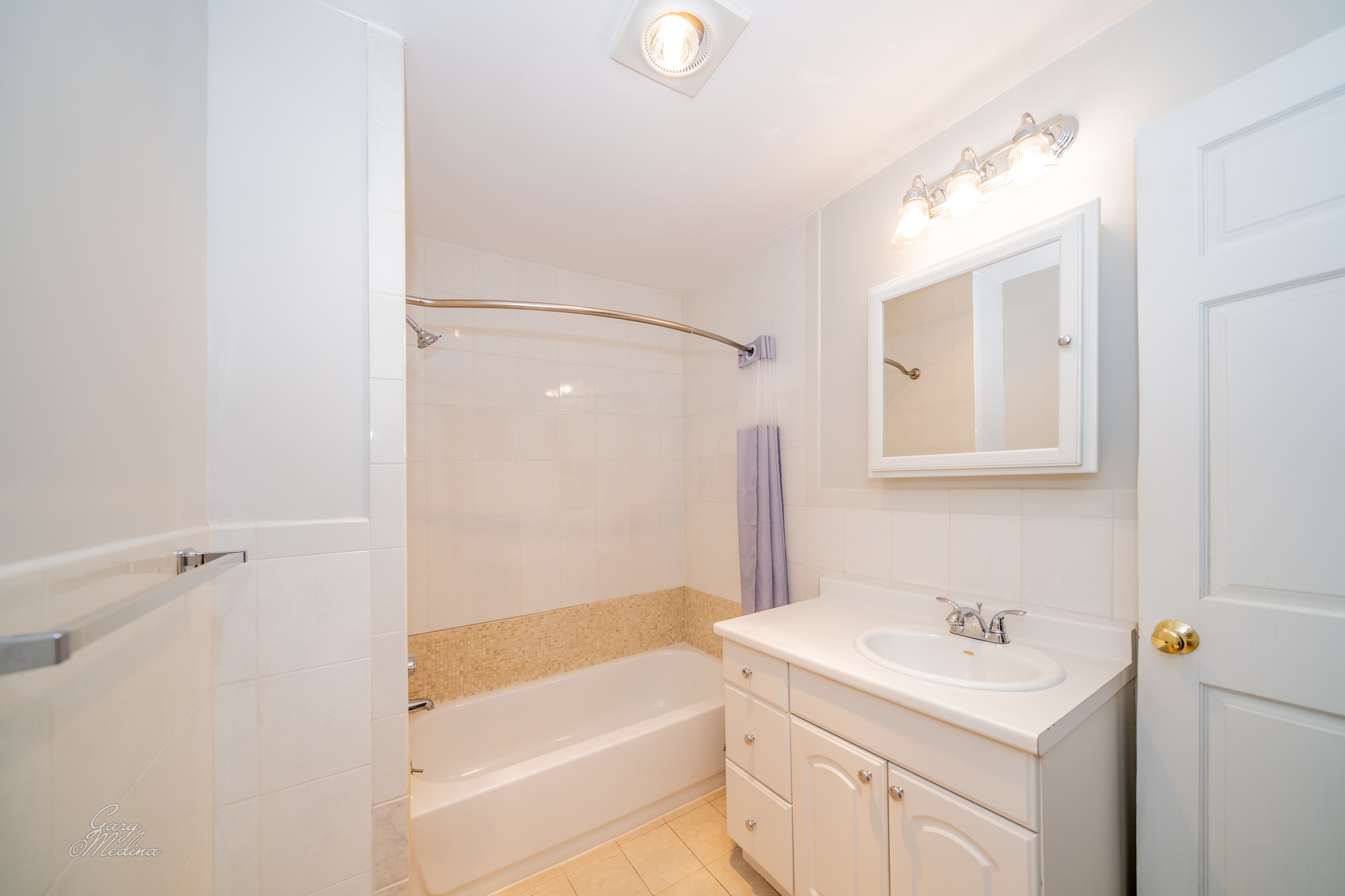 5 bed, 3 bath apartment for rent at 32 Channing St Unit 1, Newton — photo 15 of 46
