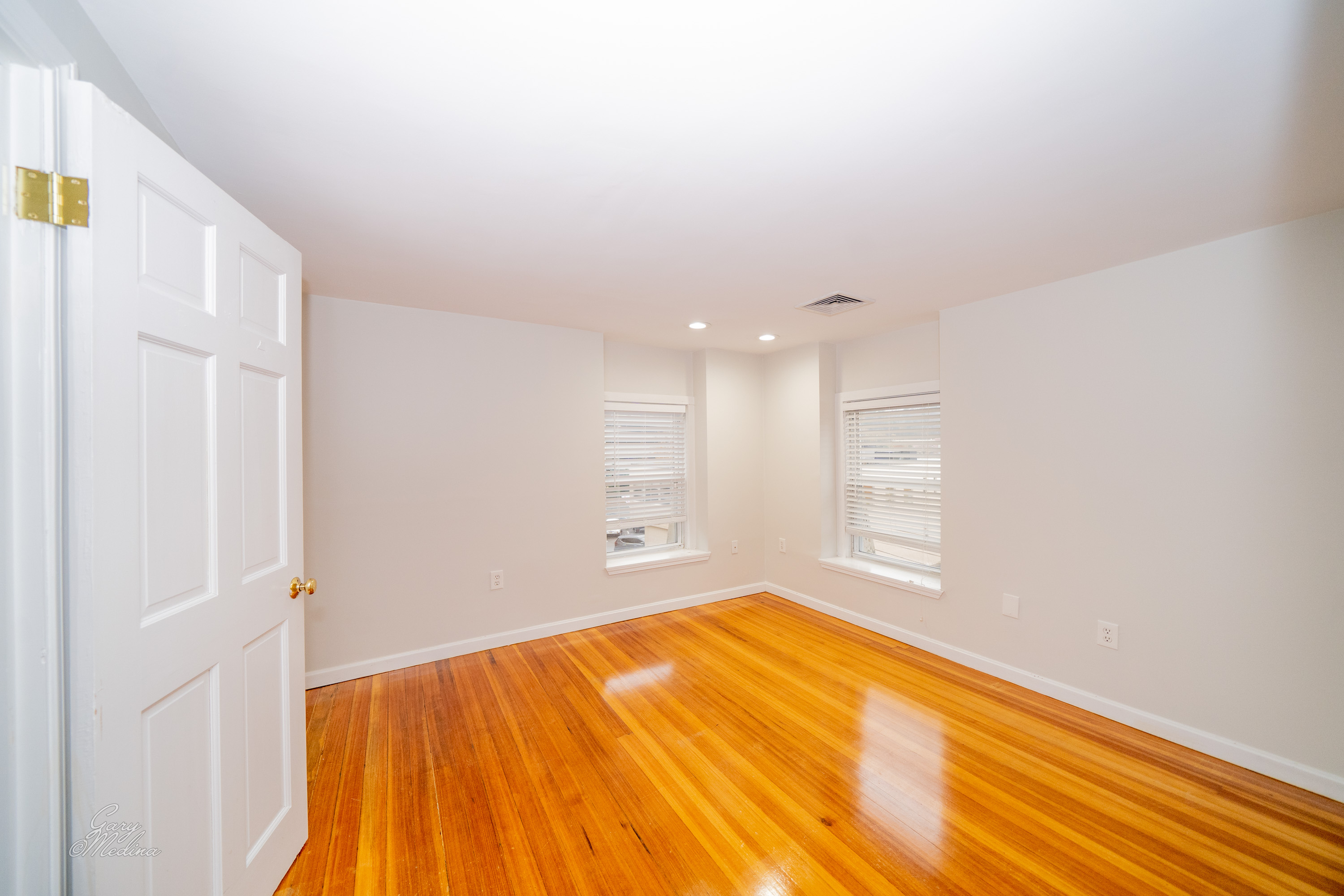 5 bed, 3 bath apartment for rent at 32 Channing St Unit 1, Newton — photo 16 of 46