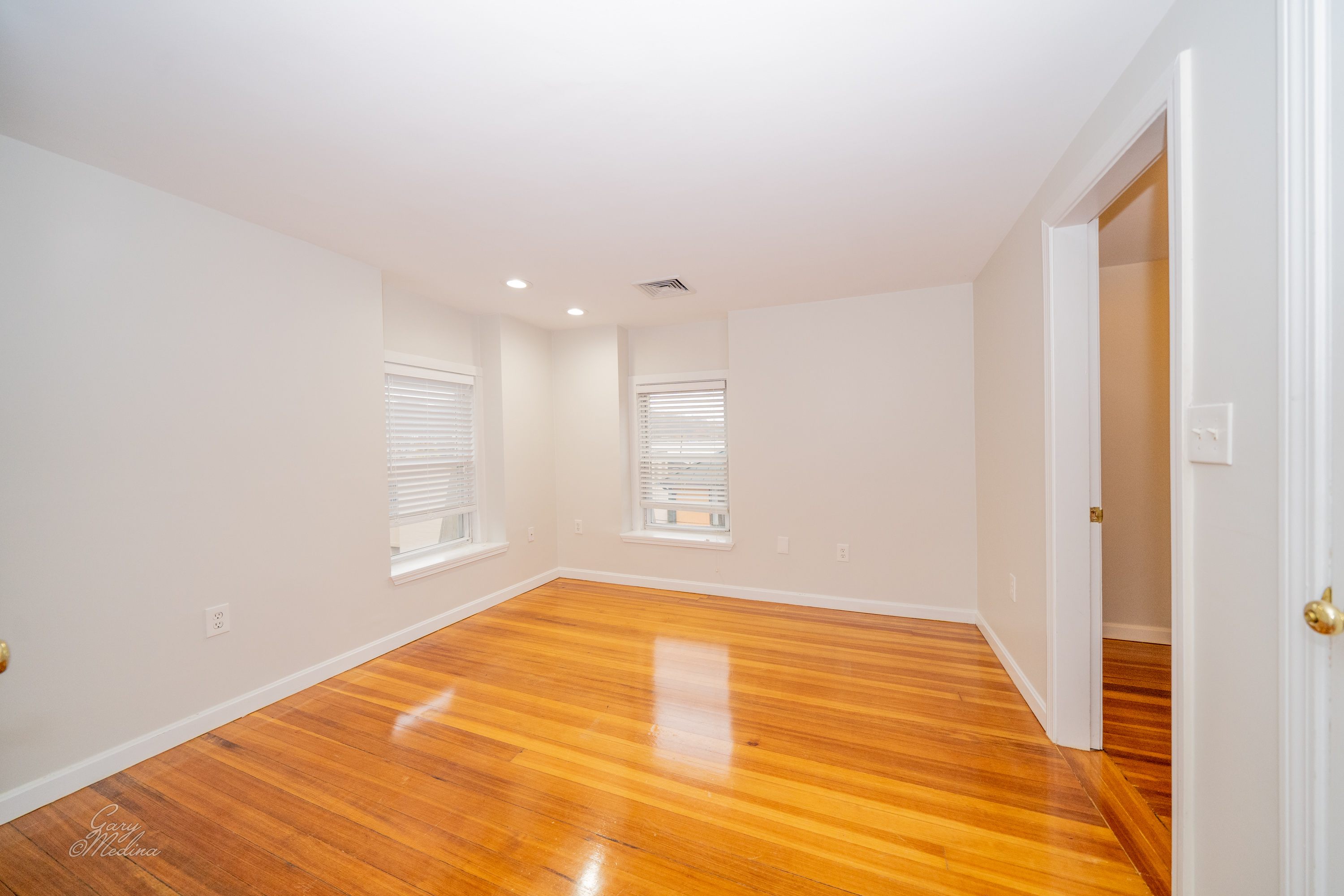 5 bed, 3 bath apartment for rent at 32 Channing St Unit 1, Newton — photo 17 of 46