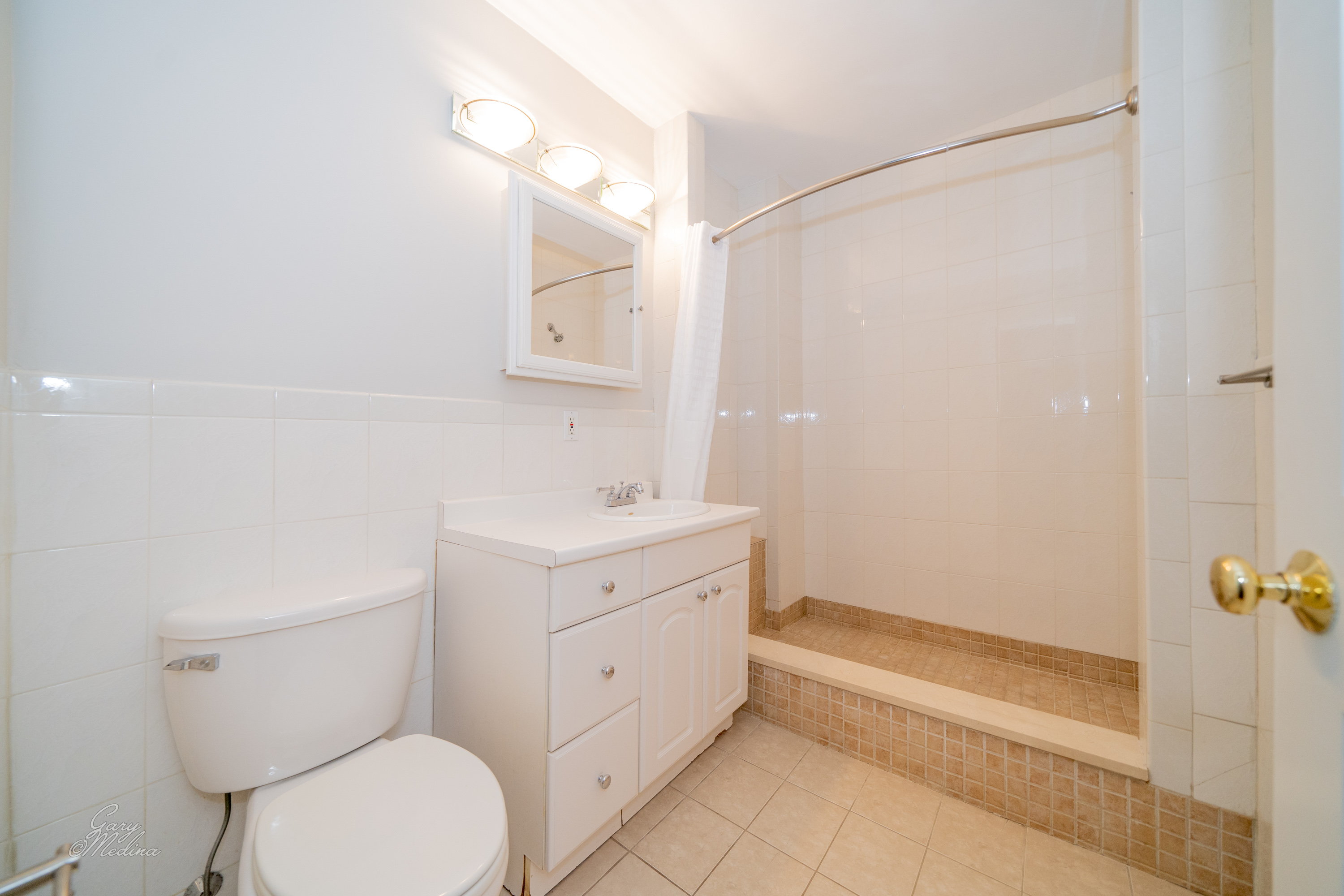 5 bed, 3 bath apartment for rent at 32 Channing St Unit 1, Newton — photo 25 of 46
