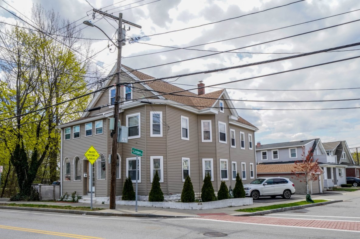 3 bed, 1 bath apartment for rent at 16 Waverley Ave Unit 1, Watertown — photo 1 of 15