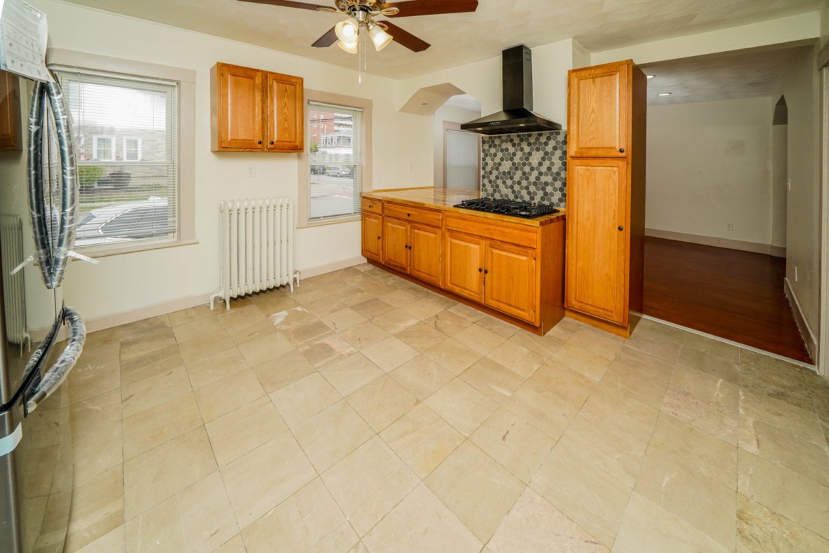 3 bed, 1 bath apartment for rent at 16 Waverley Ave Unit 1, Watertown — photo 5 of 15