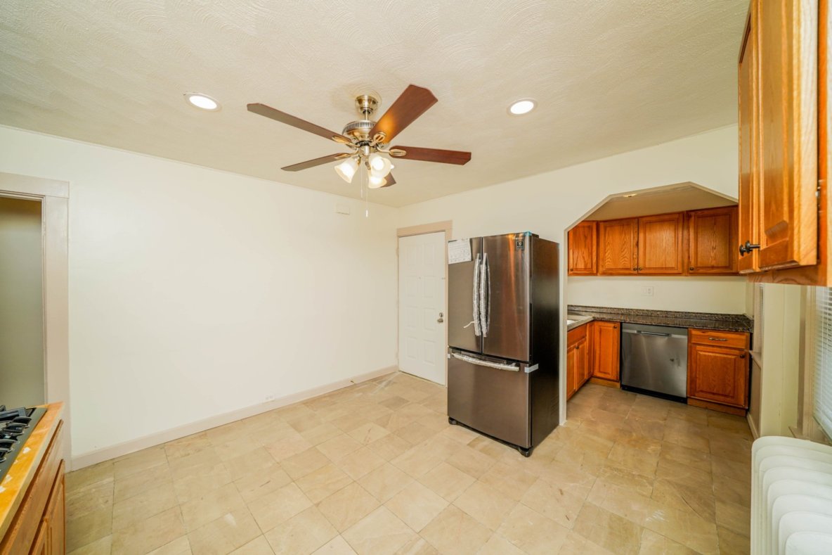 3 bed, 1 bath apartment for rent at 16 Waverley Ave Unit 1, Watertown — photo 8 of 15