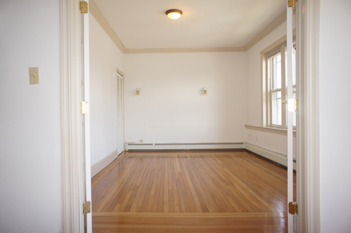 4 bed, 1 bath apartment for rent at 1661 Commonwealth Ave Unit 4, Brighton — photo 11 of 23