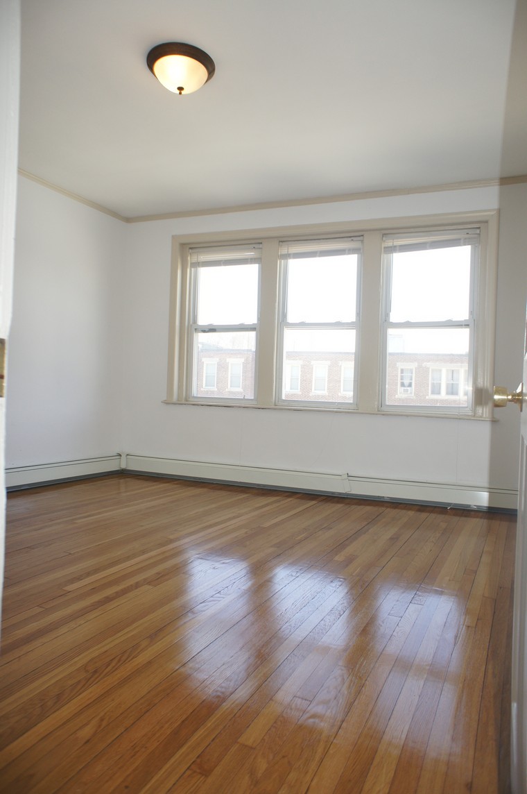4 bed, 1 bath apartment for rent at 1661 Commonwealth Ave Unit 4, Brighton — photo 6 of 23