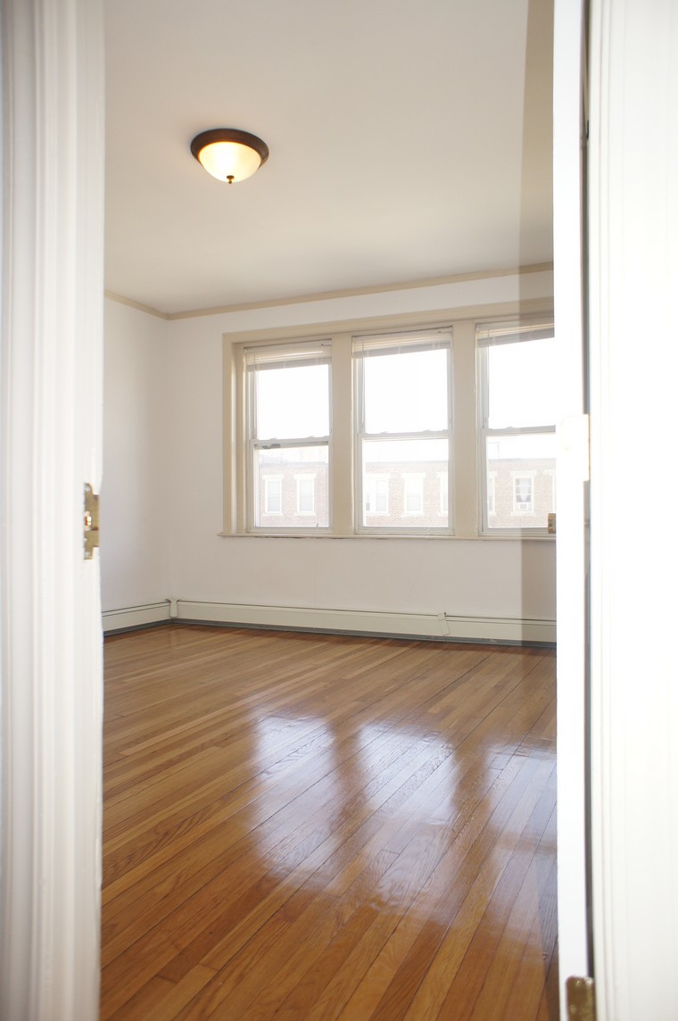 4 bed, 1 bath apartment for rent at 1661 Commonwealth Ave Unit 4, Brighton — photo 3 of 23