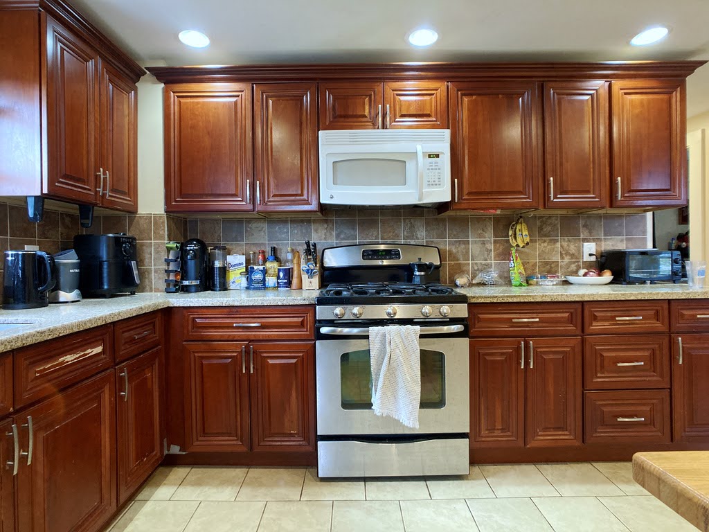 4 bed, 2 bath apartment for rent at 135 Park St Unit 2, Medford