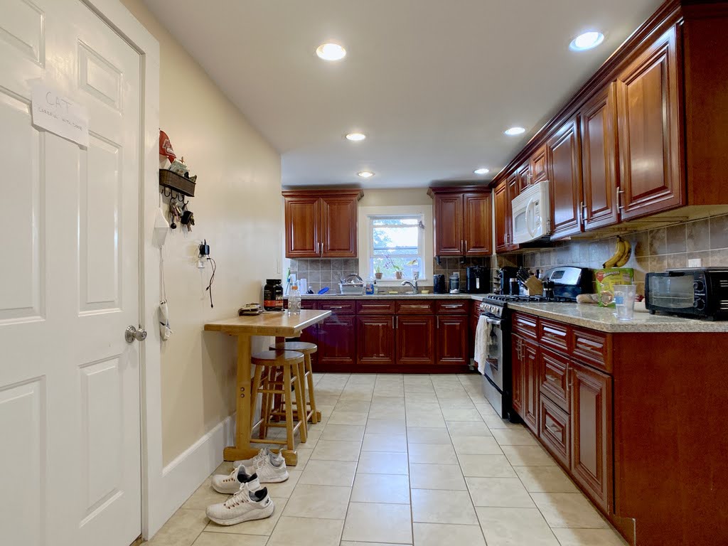 4 bed, 2 bath apartment for rent at 135 Park St Unit 2, Medford — photo 2 of 33