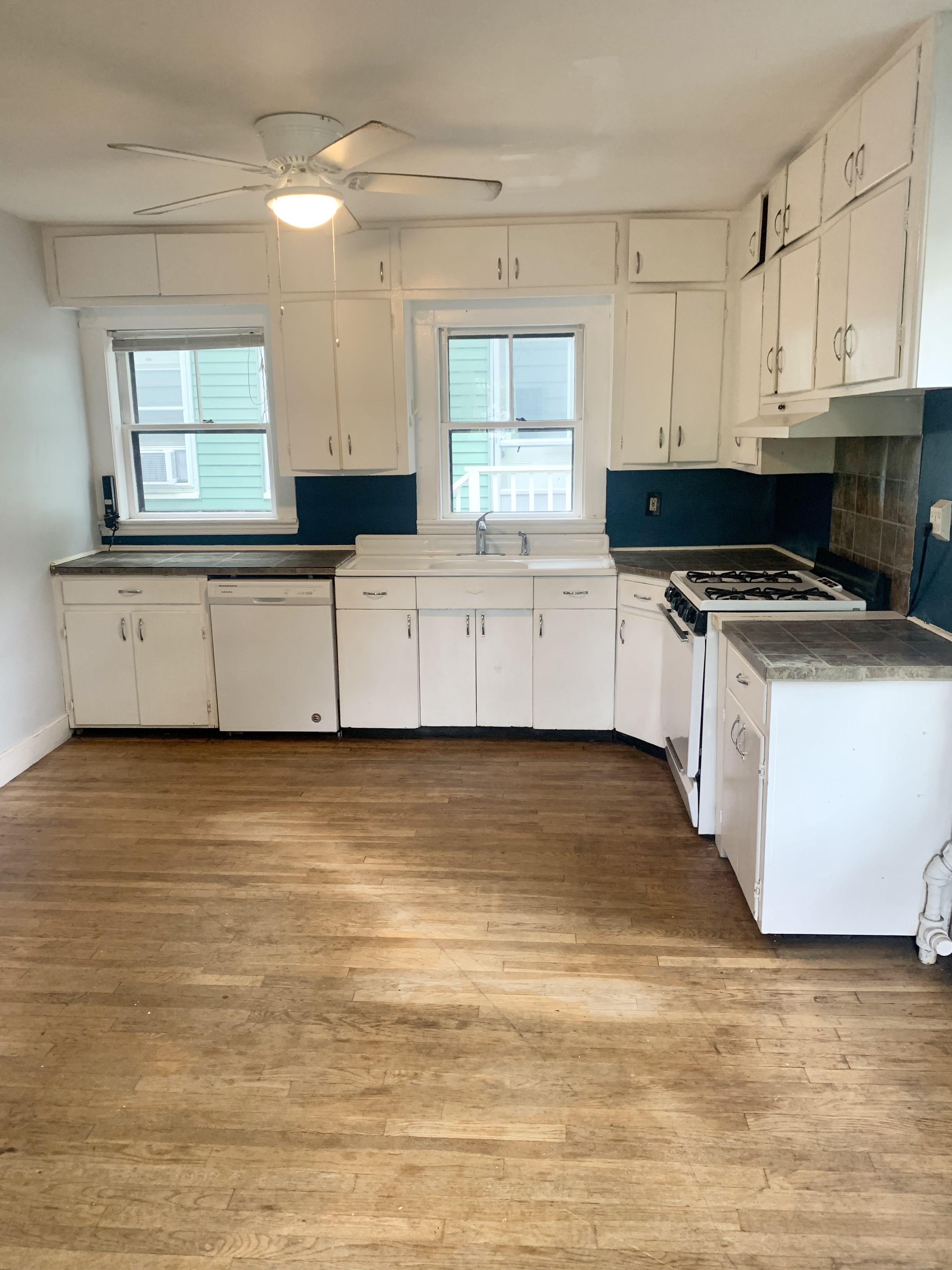 2 bed, 1 bath apartment for rent at 27 Wendell St Unit 1, Baldwin — photo 3 of 27
