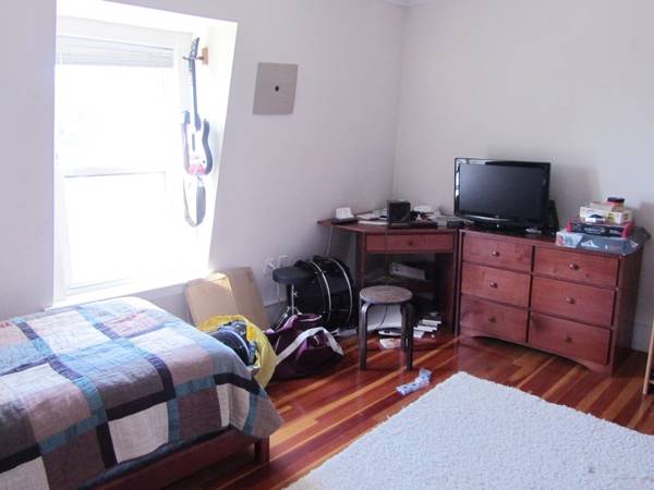 3 bed, 1 bath apartment for rent at 335 Lake Ave Unit 3, Newton Highlands — photo 12 of 22