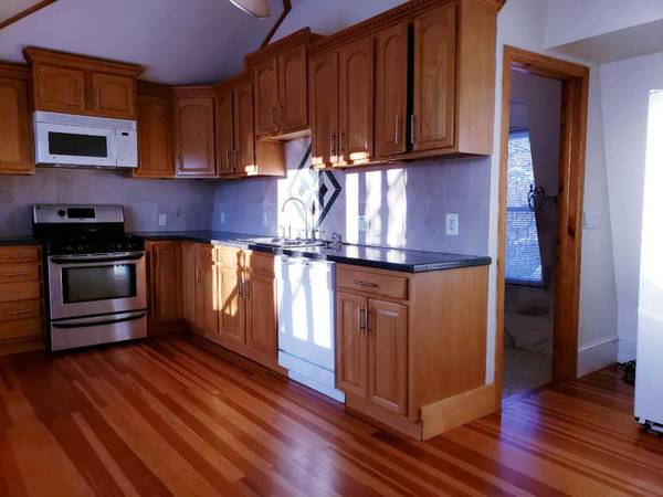 3 bed, 1 bath apartment for rent at 335 Lake Ave Unit 3, Newton Highlands — photo 15 of 22