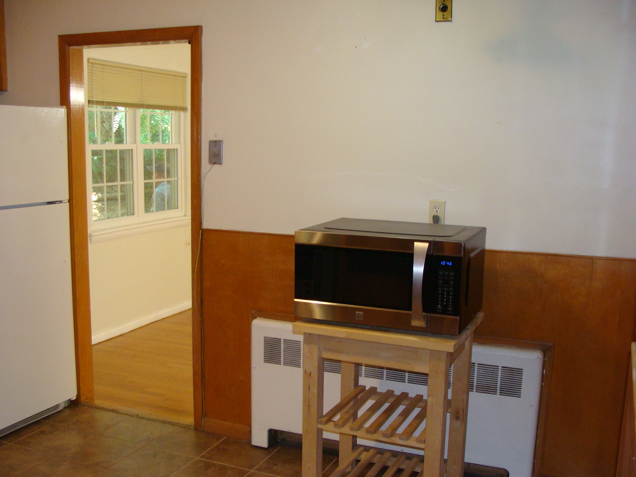 3 bed, 2 bath apartment for rent at 407 Lowell Ave Unit 1, Newtonville — photo 6 of 12