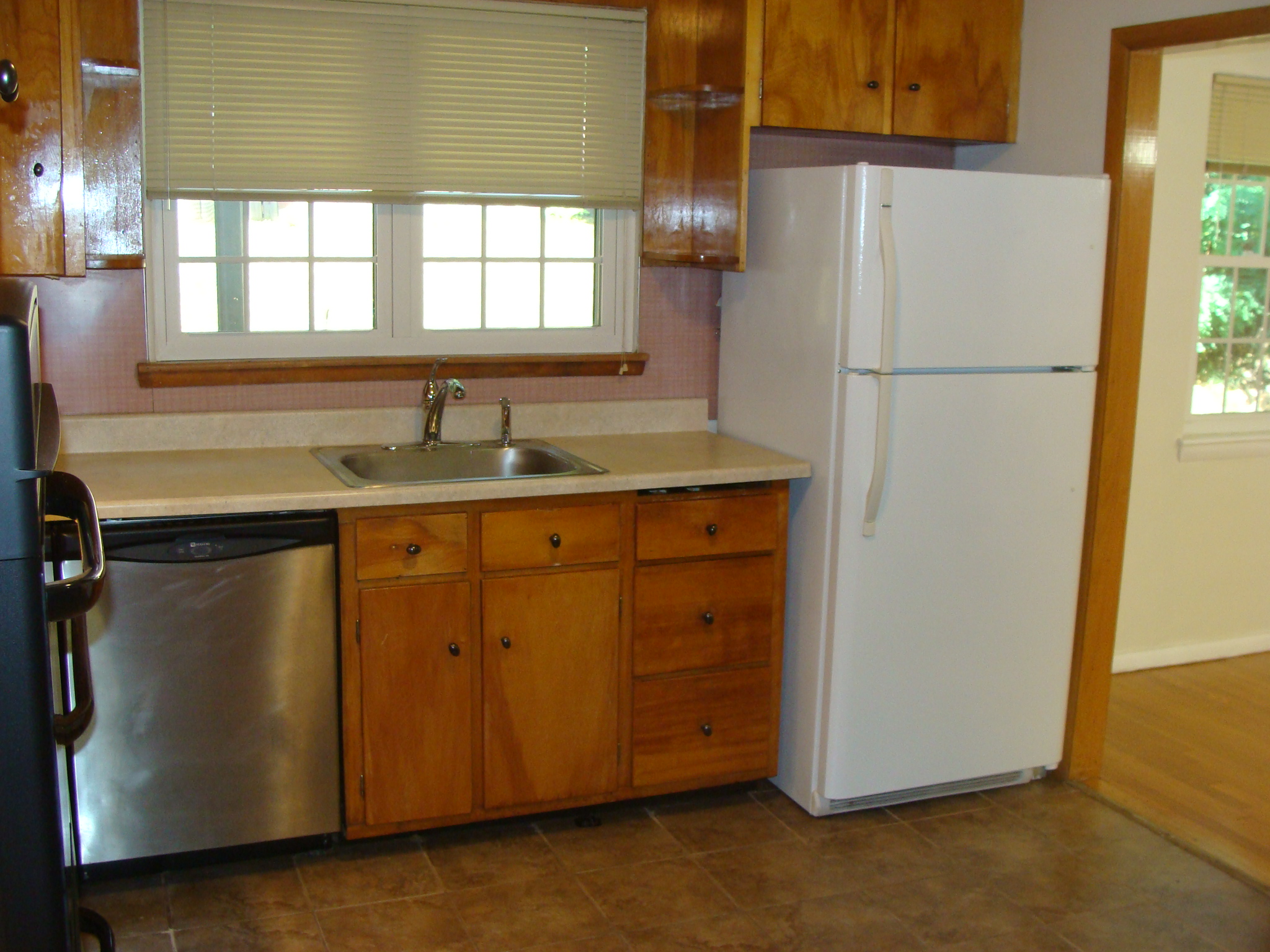 3 bed, 2 bath apartment for rent at 407 Lowell Ave Unit 1, Newtonville — photo 5 of 12