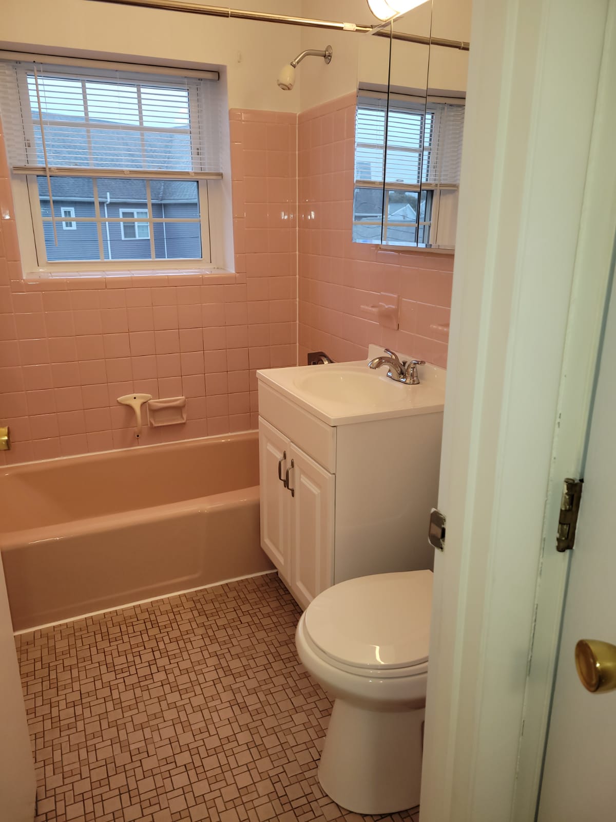 1 bed, 1 bath apartment for rent at 101 Farwell St Unit D, Newtonville — photo 5 of 18