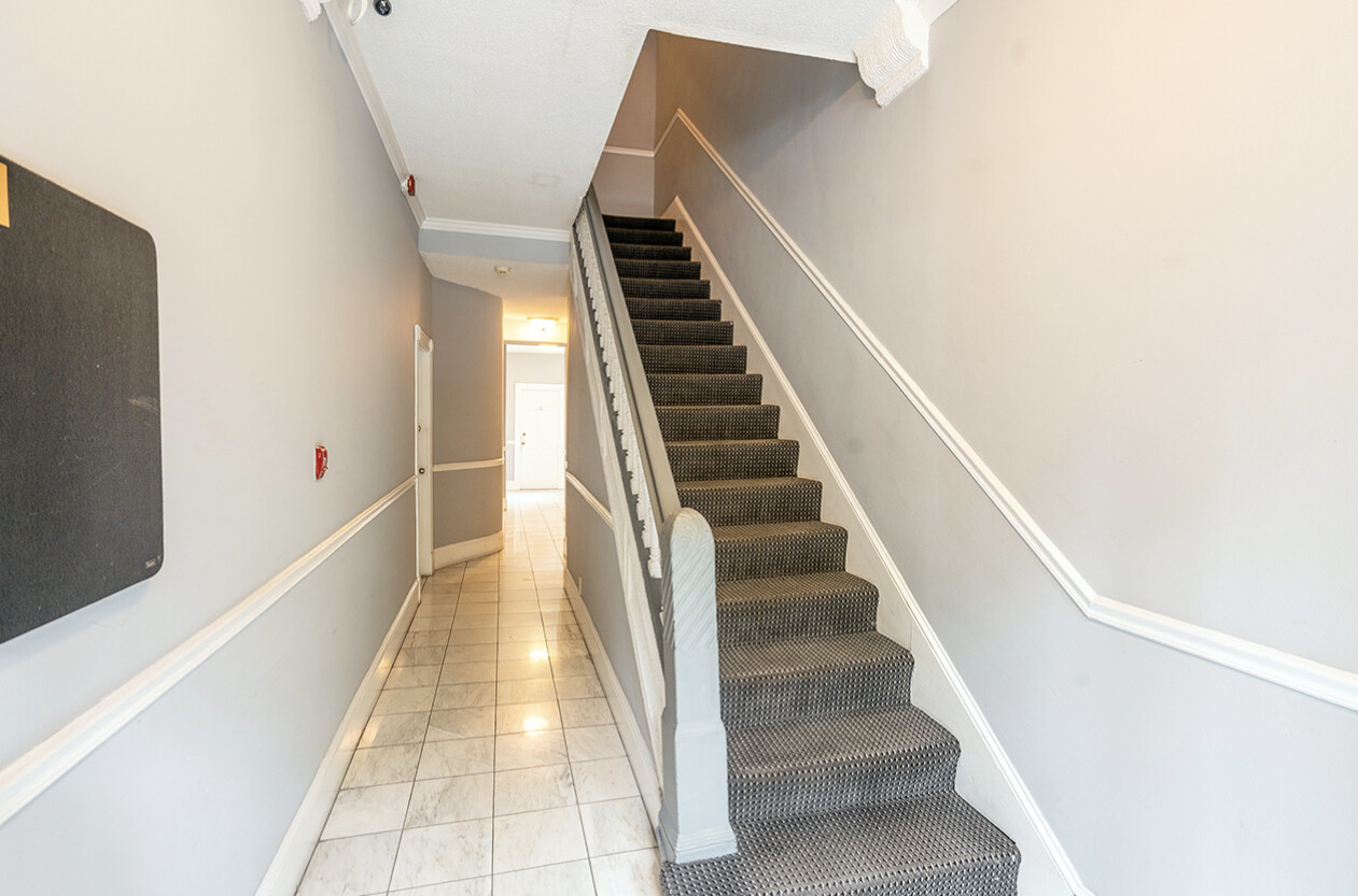 225 Newbury St, Back Bay