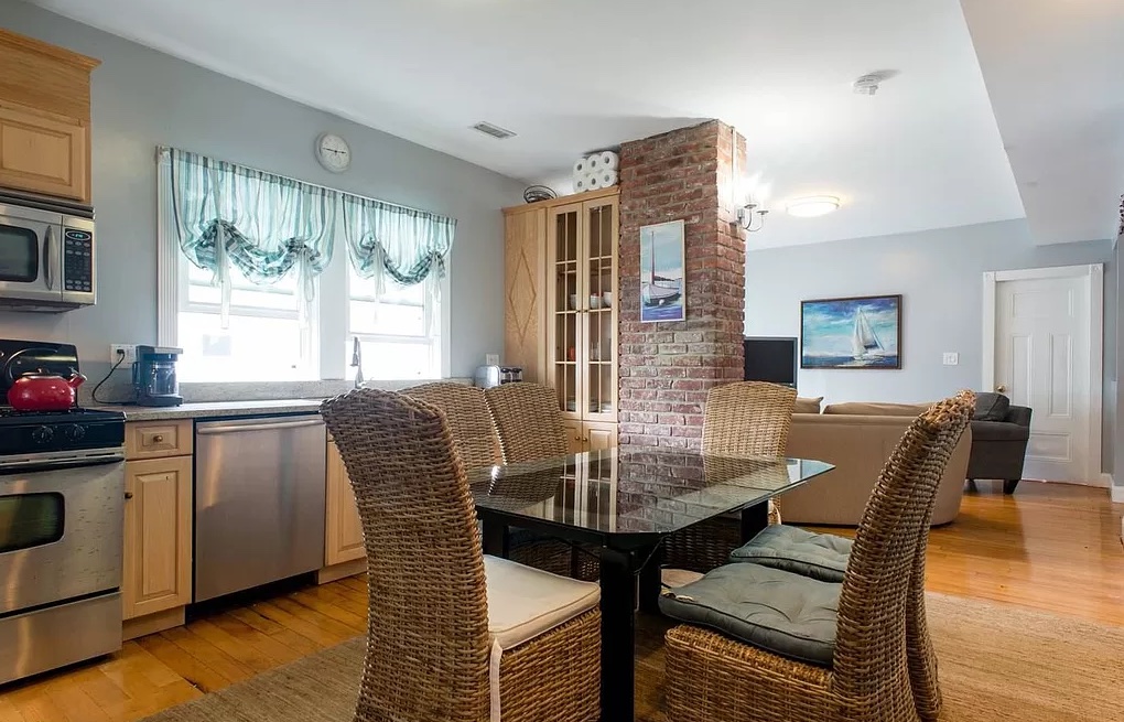 17 Holman St, Allston