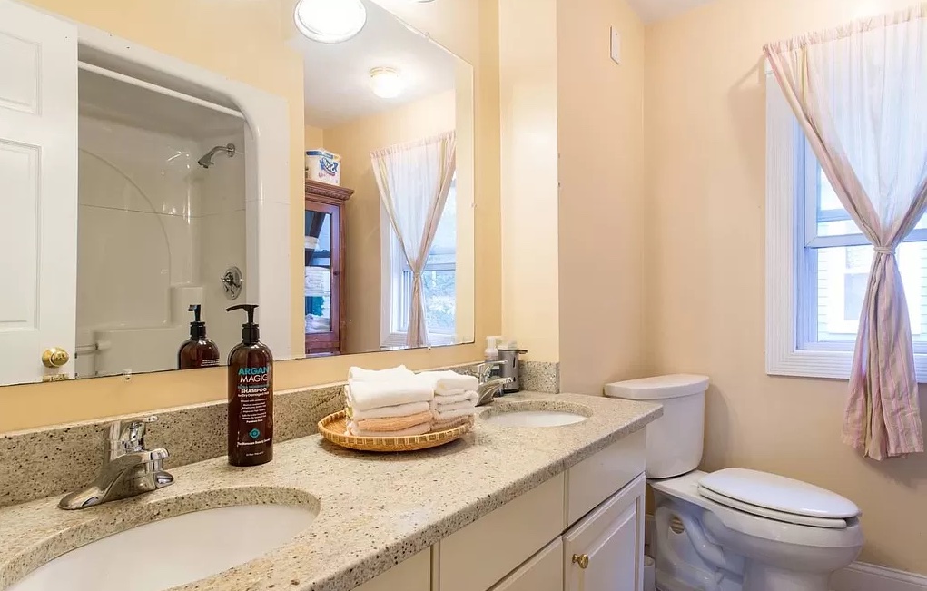 17 Holman St, Allston