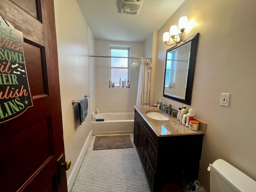 811 Centre St, Jamaica Plain