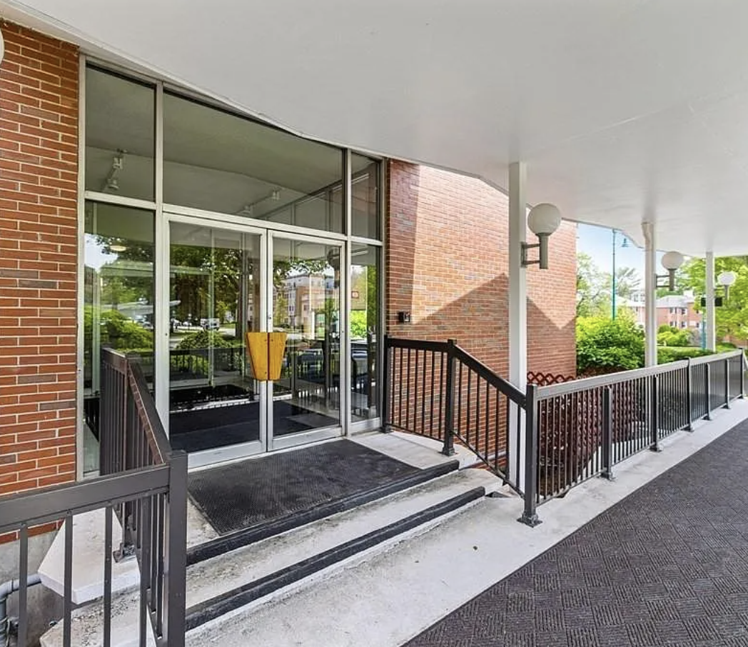 Photos of apartment on Hammond Pond Pkwy.,Chestnut Hill MA 02467