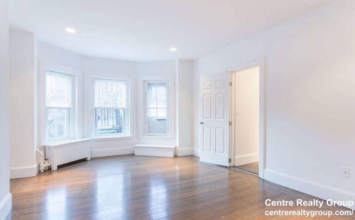 225 Newbury St, Back Bay