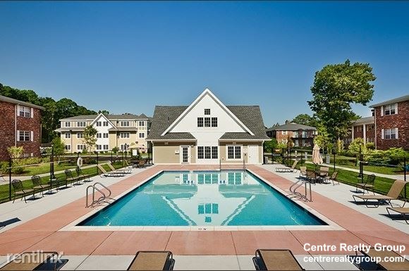 1 bed, 1 bath apartment for rent at 18 Ridgecrest Ter Unit 4, West Roxbury — photo 3 of 3