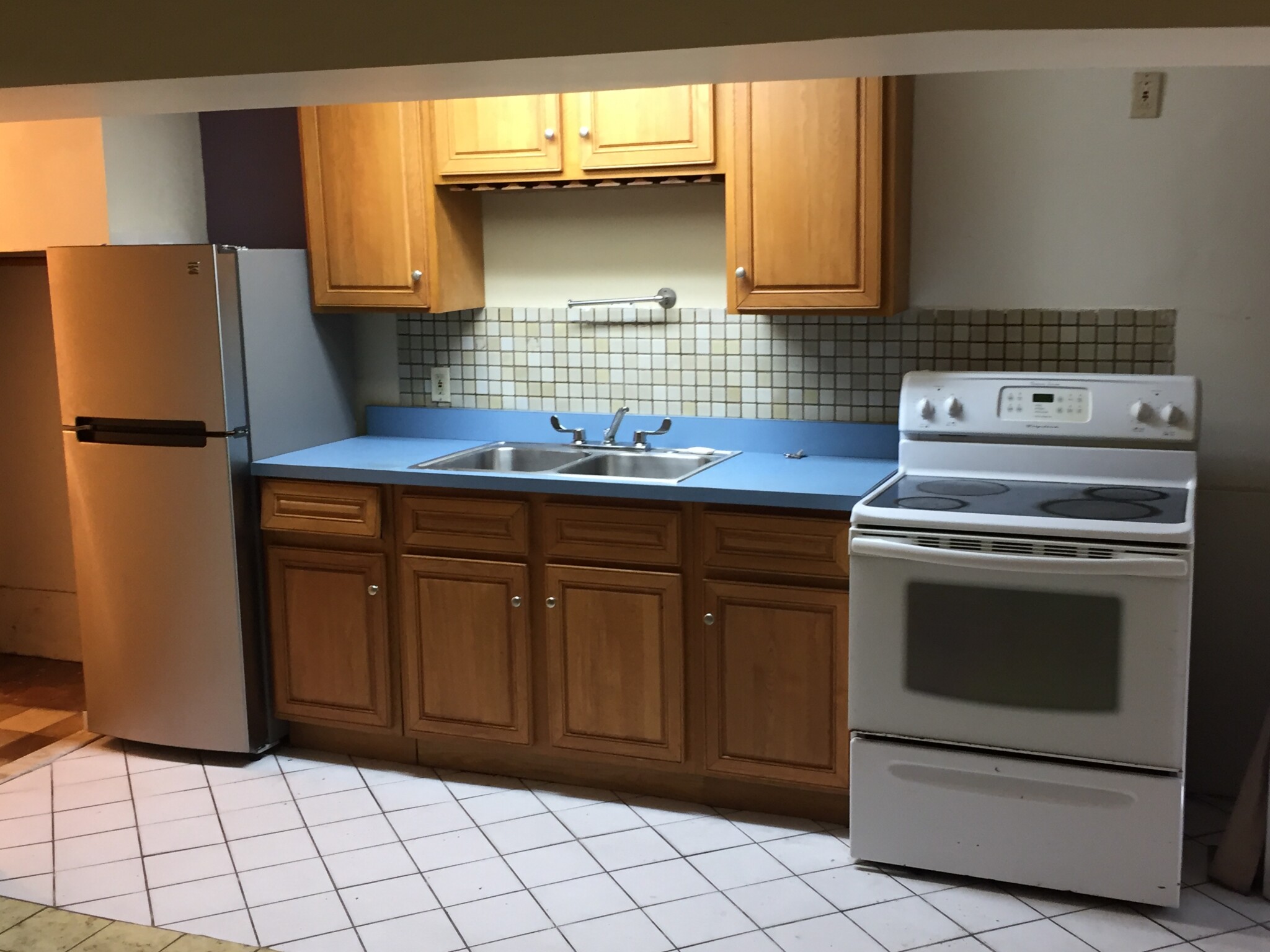 688 Parker St, Mission Hill