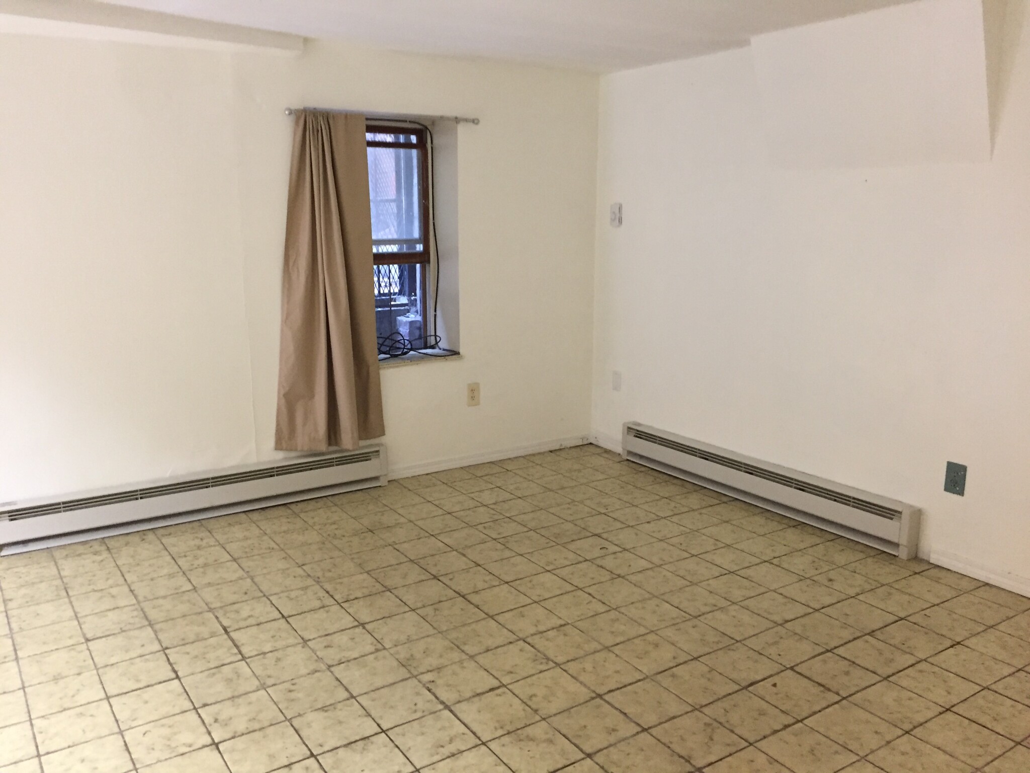 688 Parker St, Mission Hill