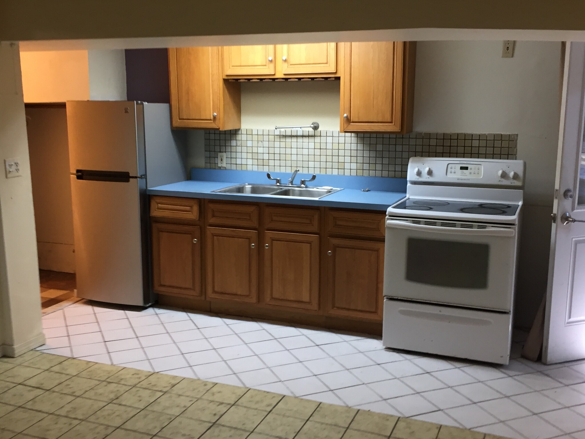 688 Parker St, Mission Hill