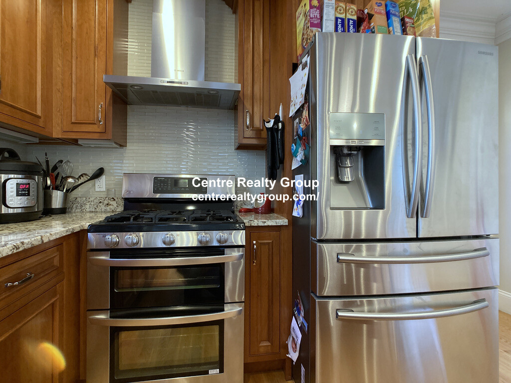 7 Acron Rd, Brookline Village