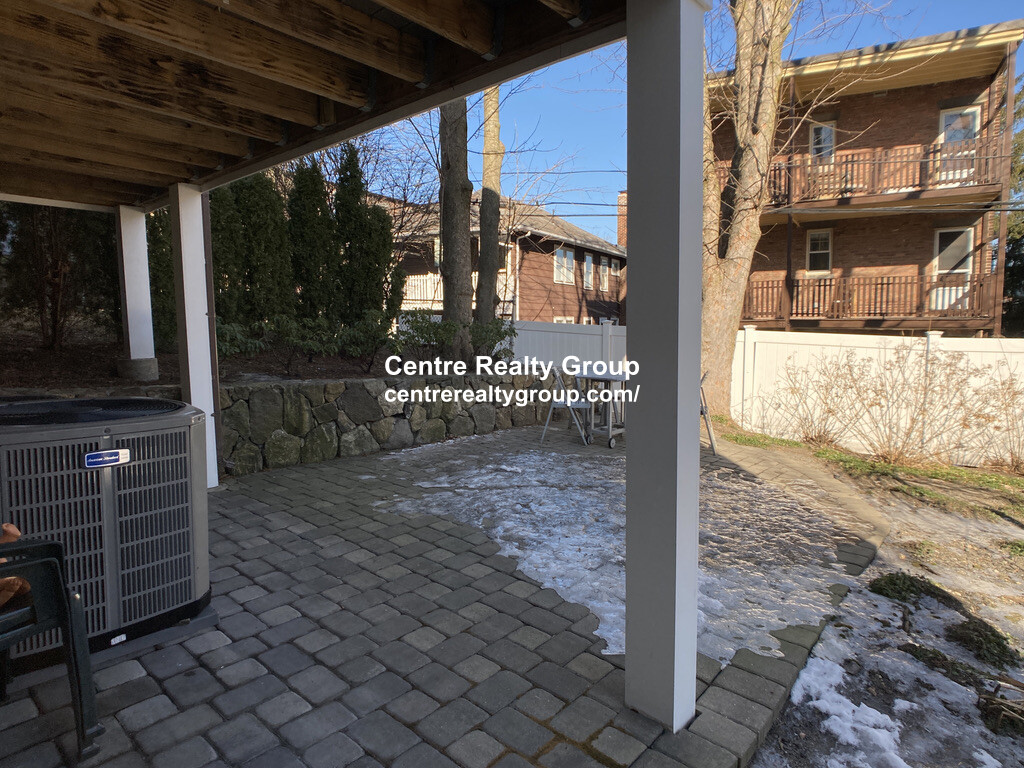 7 Acron Rd, Brookline Village