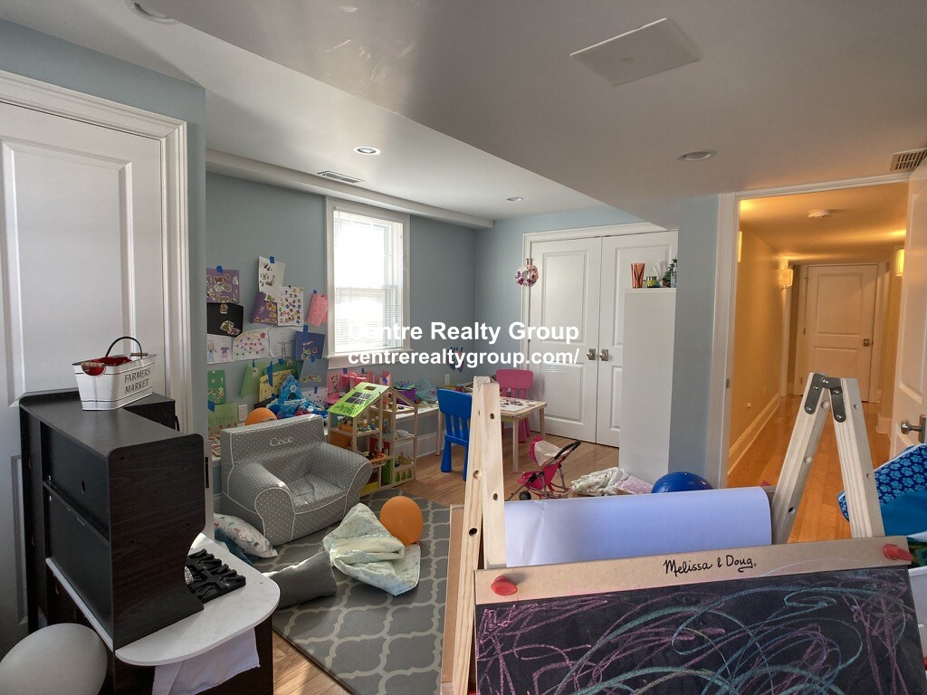 7 Acron Rd, Brookline Village