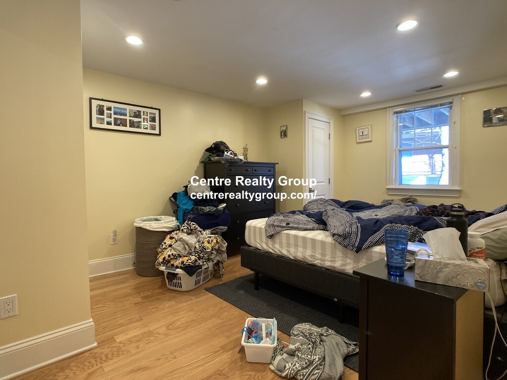 7 Acron Rd, Brookline Village