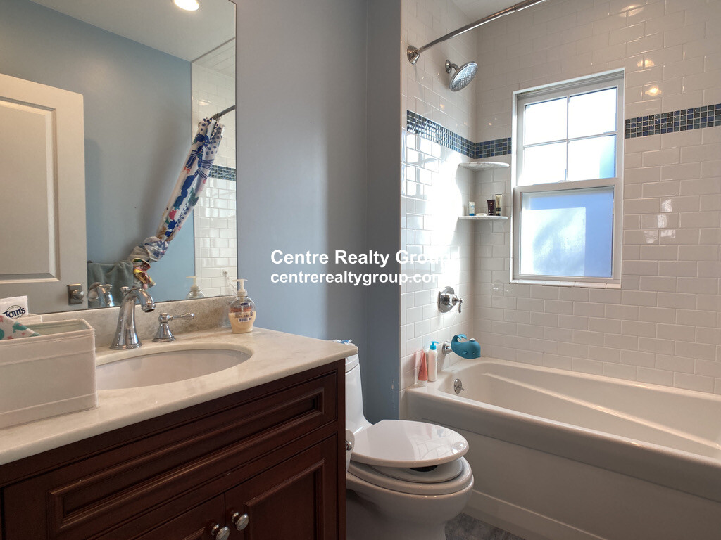 7 Acron Rd, Brookline Village