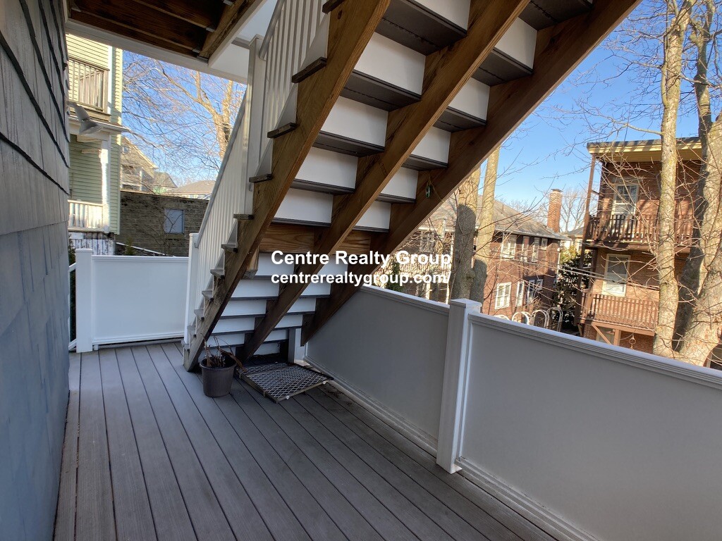 7 Acron Rd, Brookline Village