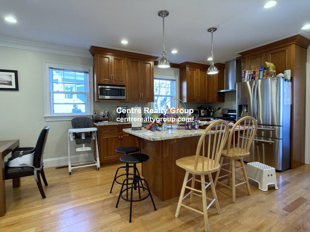 7 Acron Rd, Brookline Village