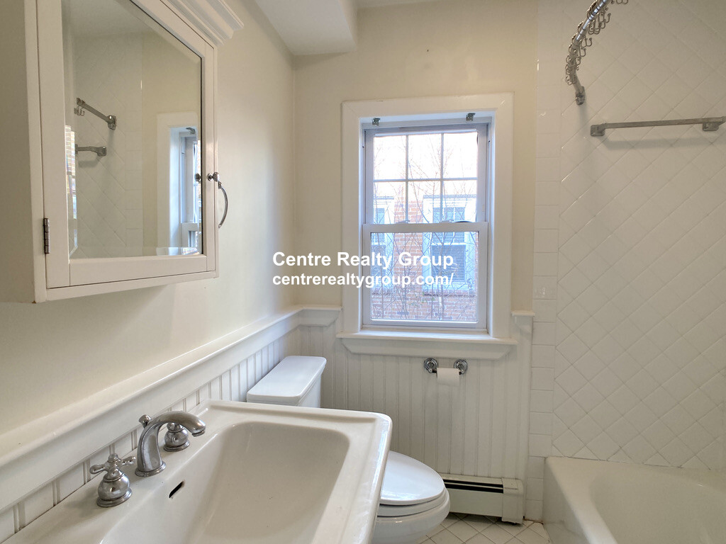 125 Westbourne Ter, Longwood