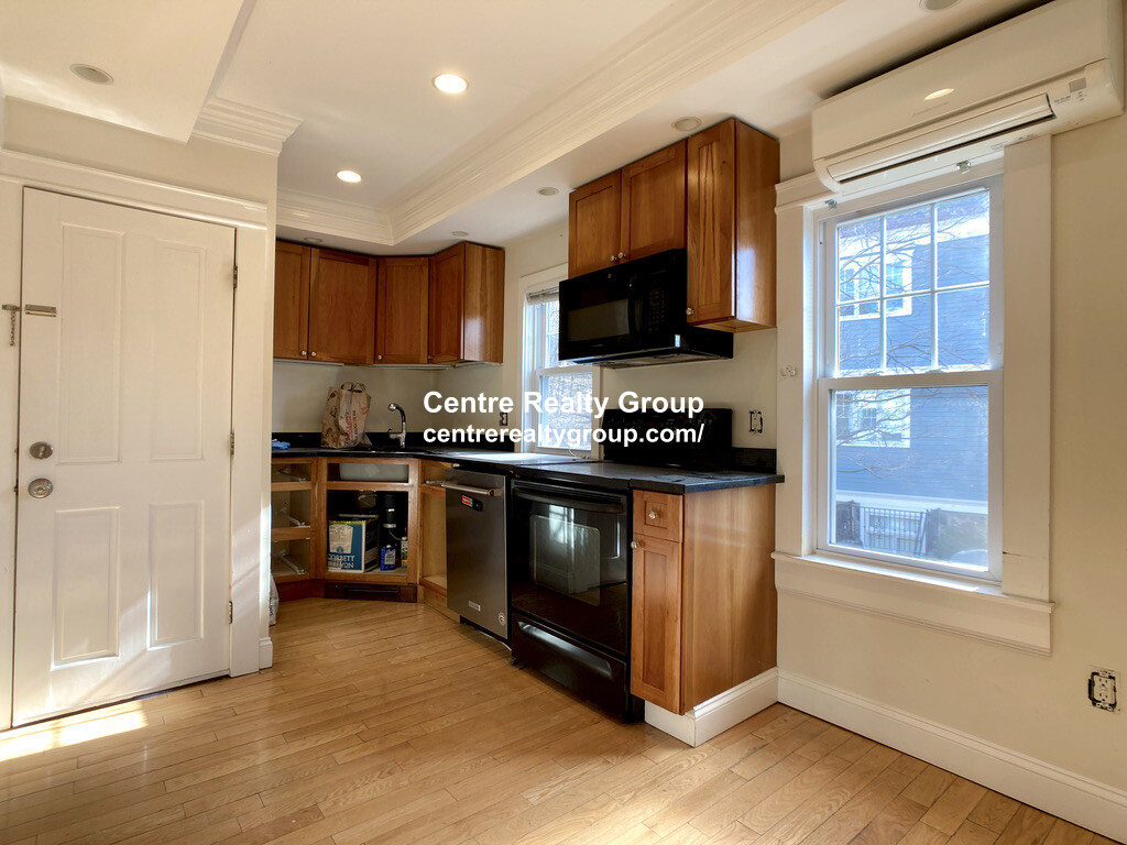 125 Westbourne Ter, Longwood