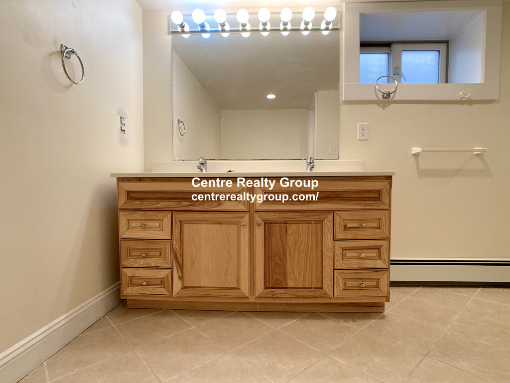 125 Westbourne Ter, Longwood