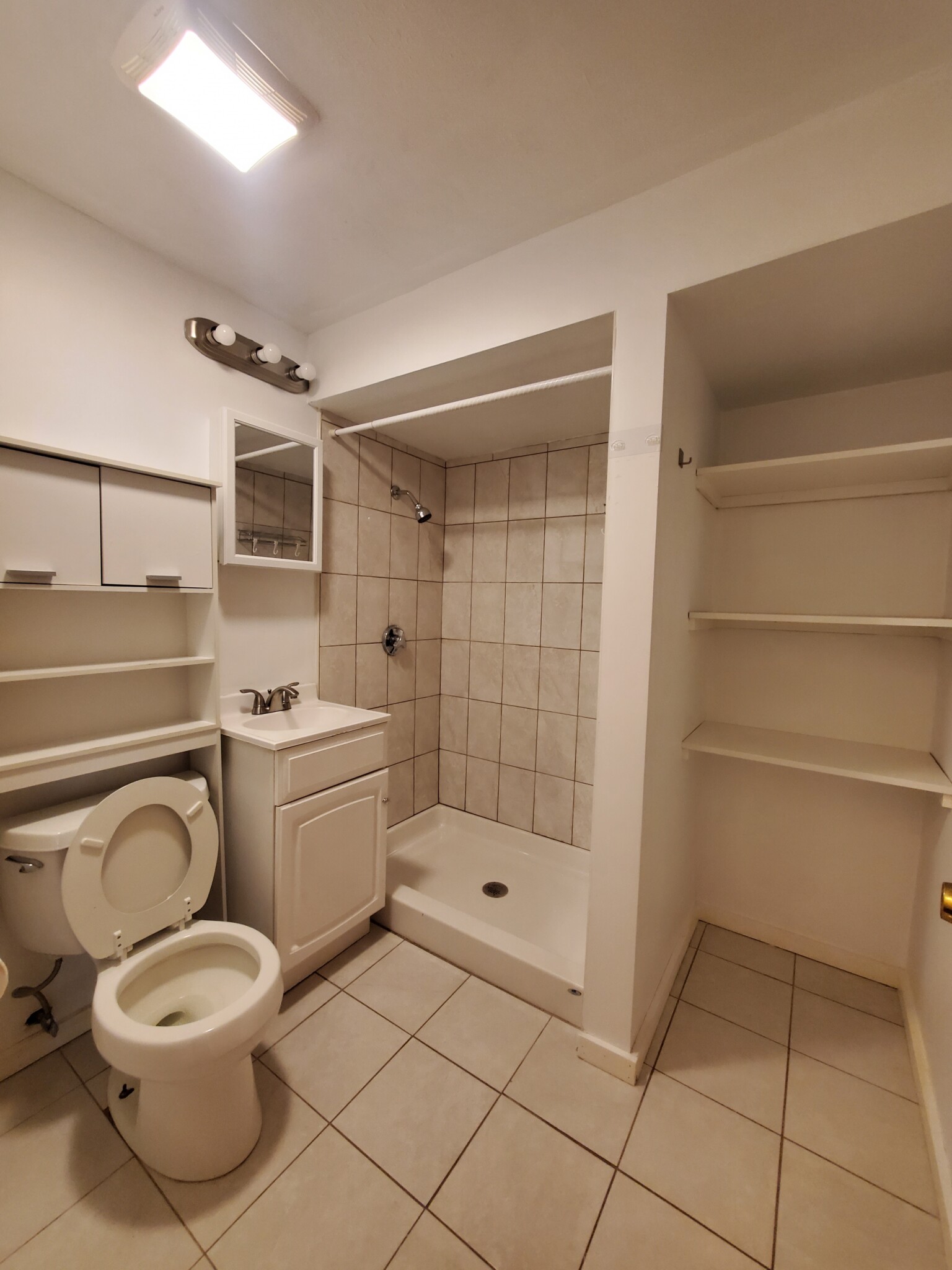 1 bed, 1 bath apartment for rent at 198 Saint Paul St Unit 1B, Brookline — photo 4 of 6